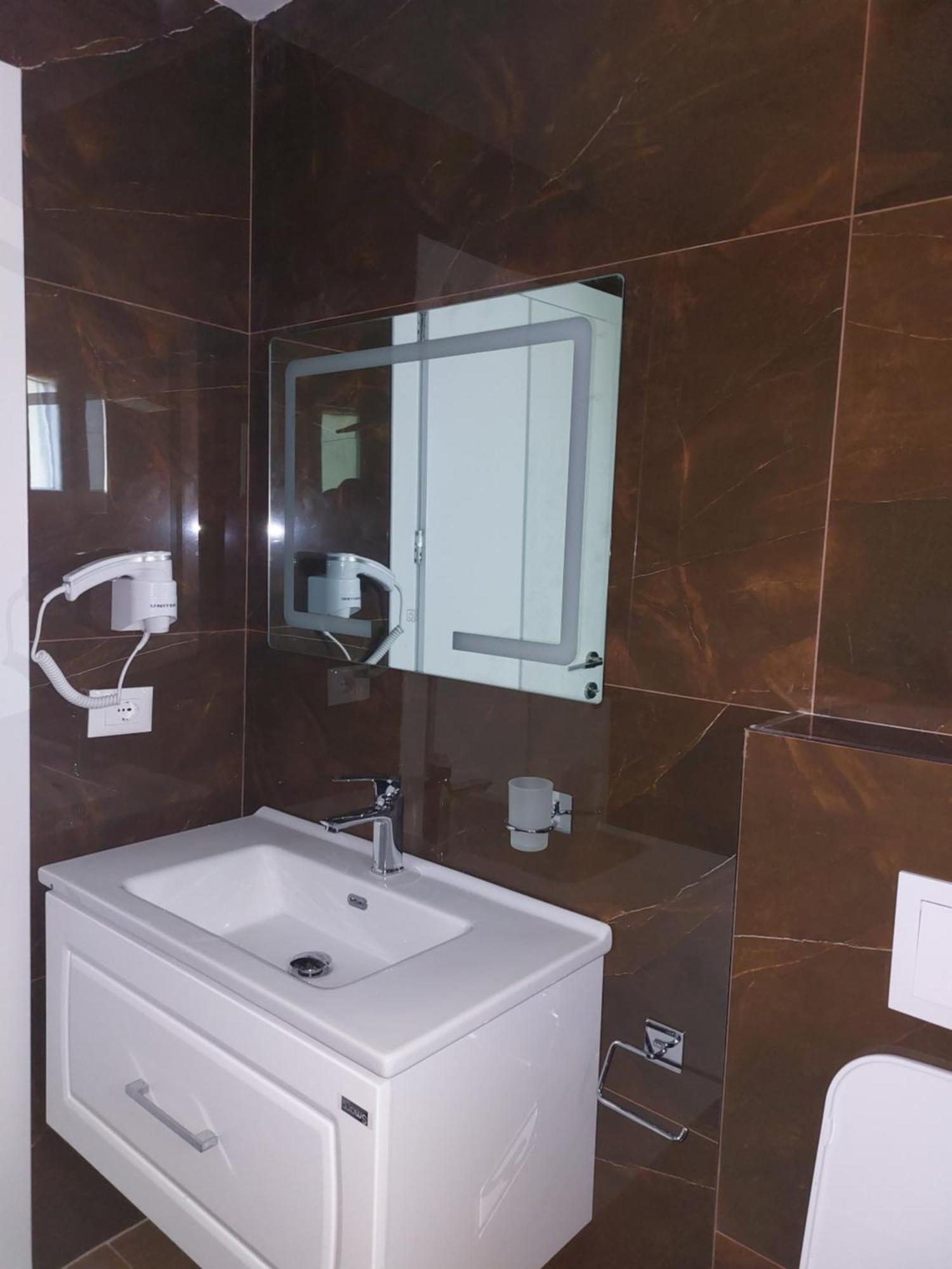 Hotel Demoli Pogradec Eksteriør bilde